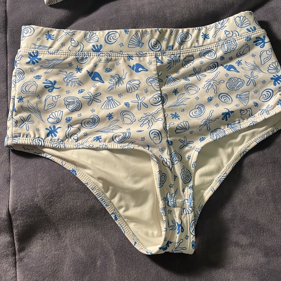 Australian Cotton On white & blue shell bikini - Picture 4 of 9
